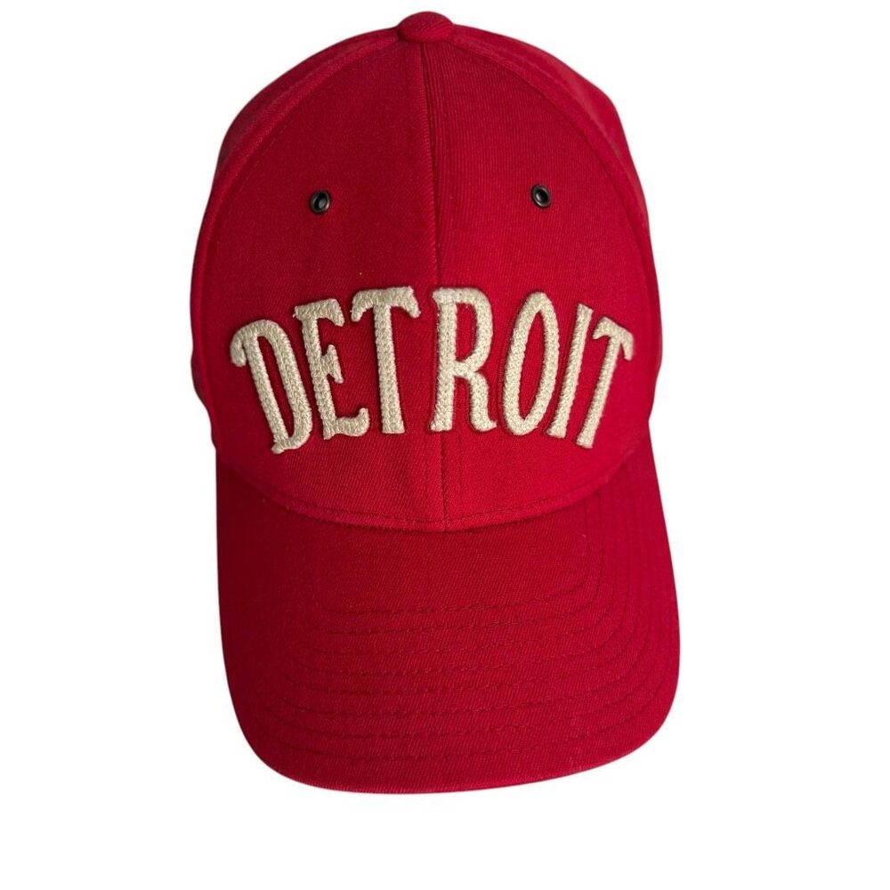 Vintage CCM Detroit Red Wings Hat Cap Vintage Fitted NHL Hockey L/XL